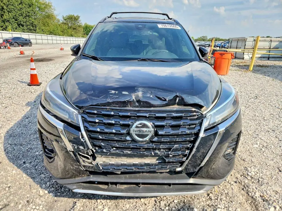2021 NISSAN KICKS SR  