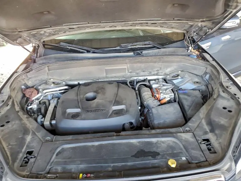 2019 VOLVO XC90 T8 MOMENTUM  