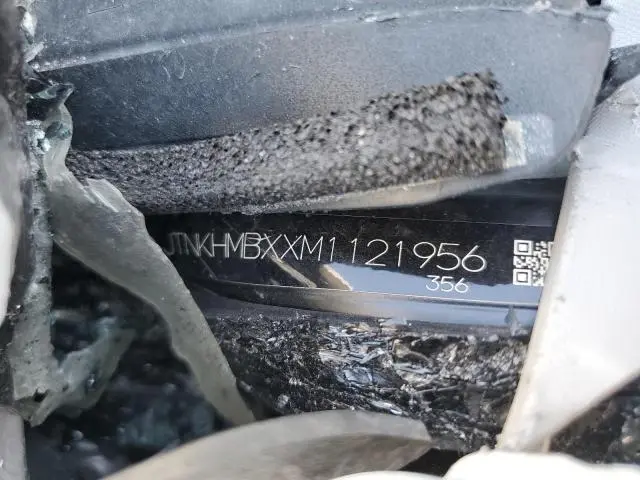 2021 TOYOTA C-HR XLE  