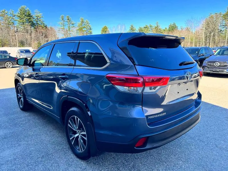 2018 TOYOTA HIGHLANDER LE  