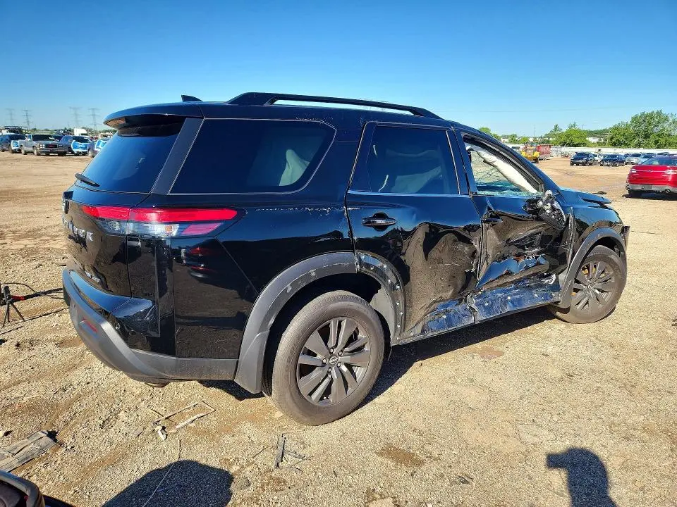 2022 NISSAN PATHFINDER SV  
