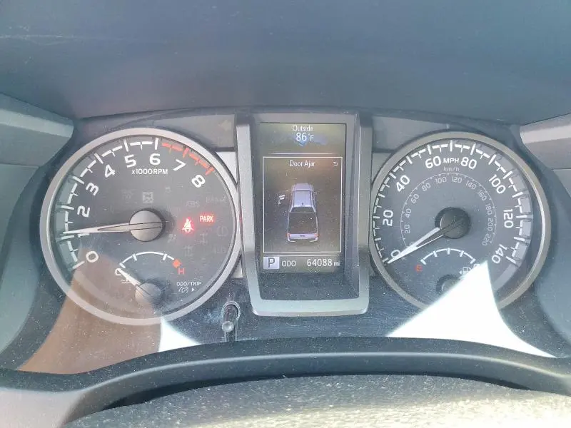 2020 TOYOTA TACOMA SR5 V6  