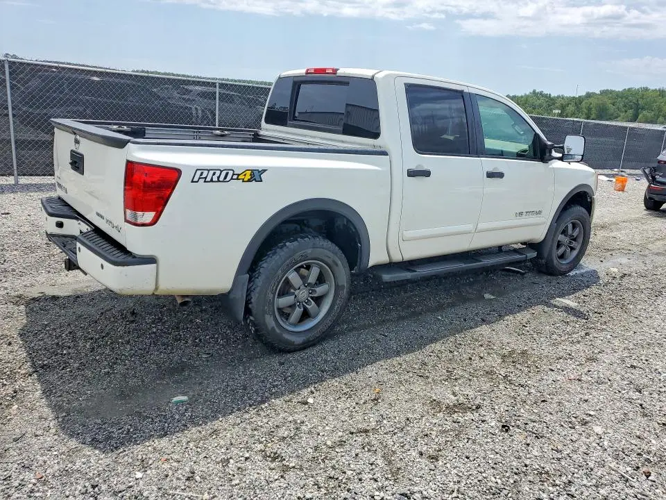 2015 NISSAN TITAN PRO-4X  