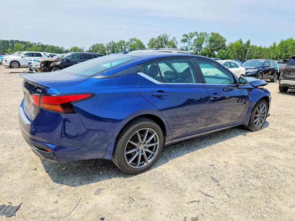2019 NISSAN ALTIMA SR  