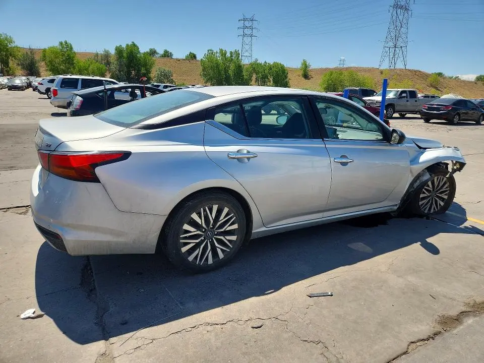 2024 NISSAN ALTIMA SV  