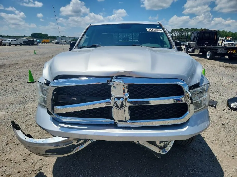2016 RAM 1500 SLT  