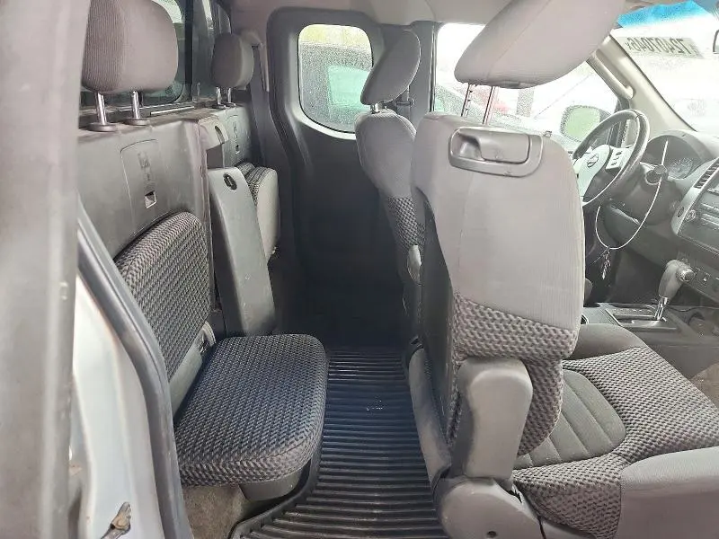 2011 NISSAN FRONTIER SV V6  