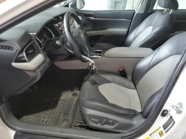 2020 TOYOTA CAMRY XLE  