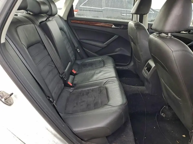 2012 VOLKSWAGEN PASSAT SEL  