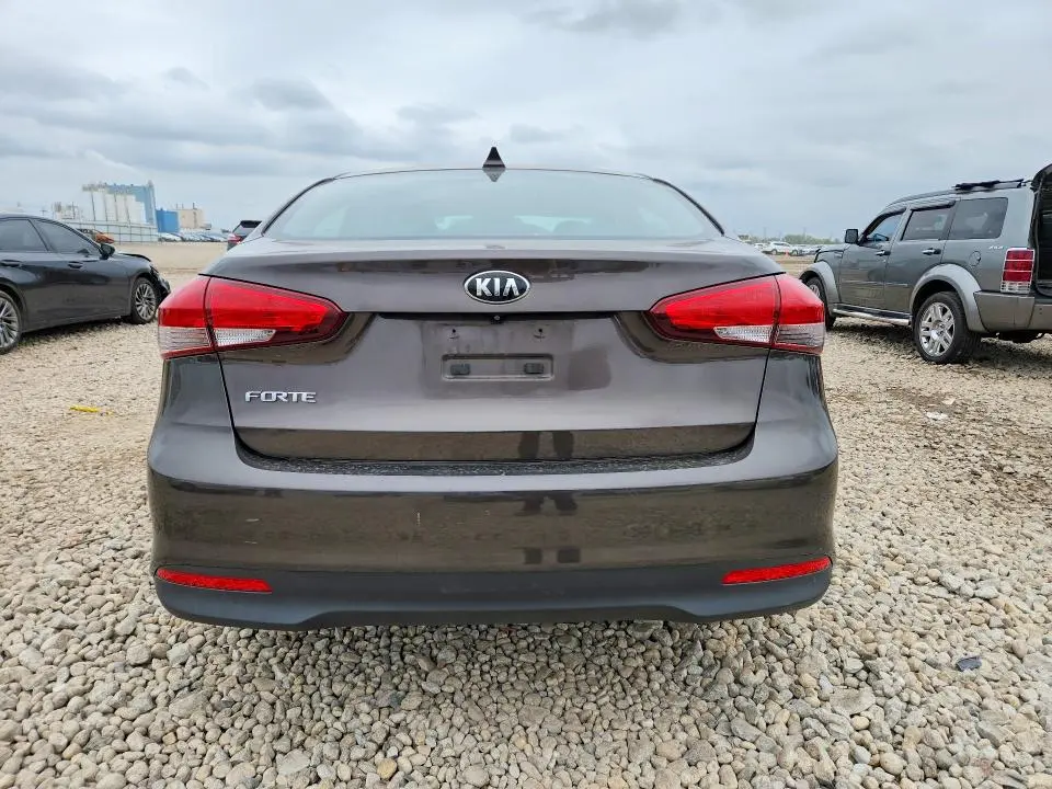 2018 KIA FORTE LX  