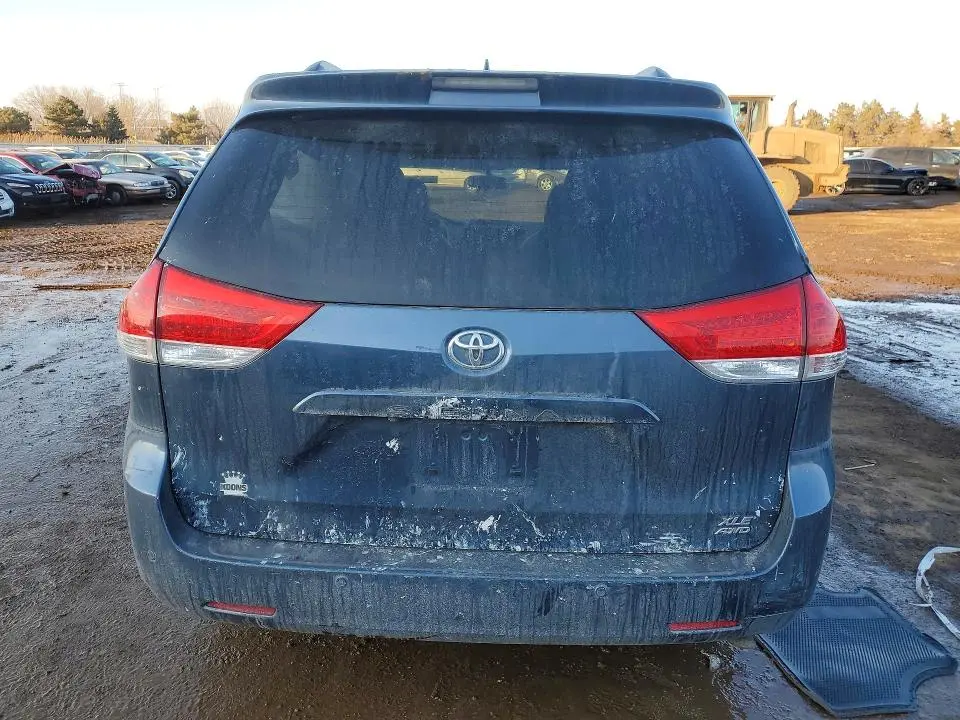 2014 TOYOTA SIENNA XLE 7-PASSENGER  