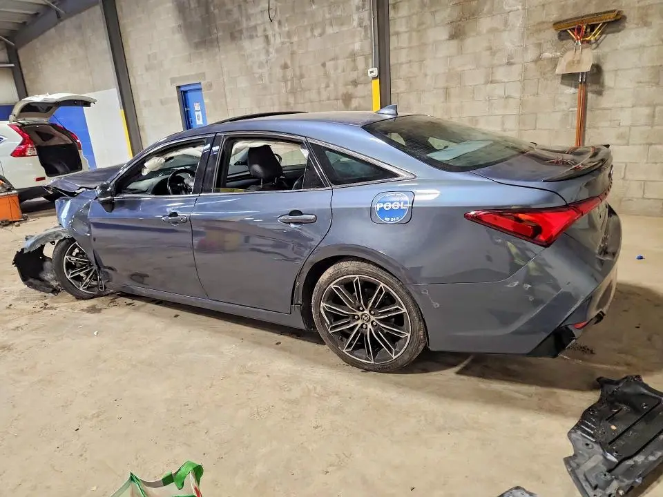 2019 TOYOTA AVALON XSE  