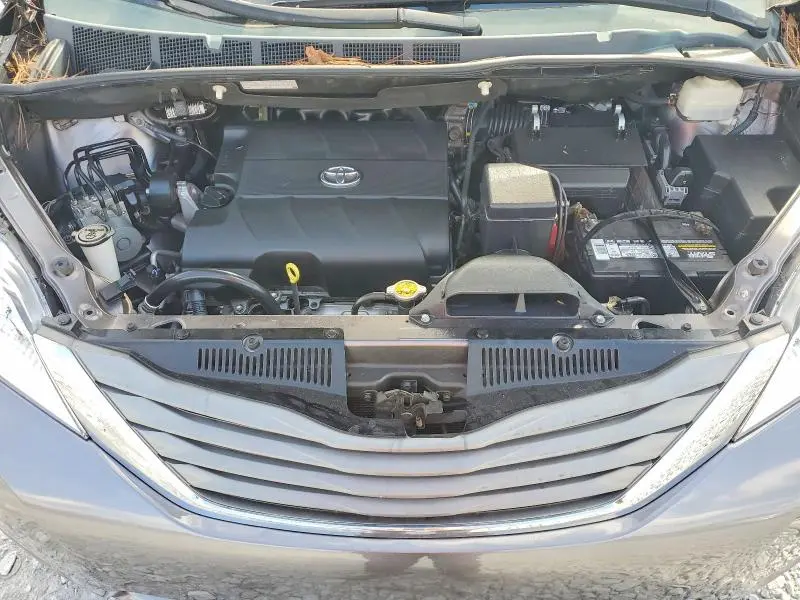 2013 TOYOTA SIENNA XLE 8-PASSENGER  