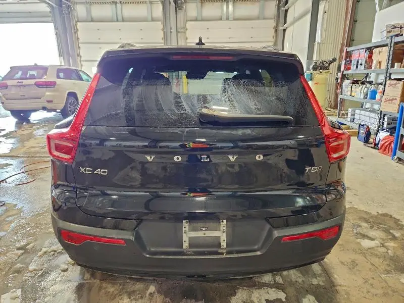 2021 VOLVO XC40 T5 R-DESIGN  