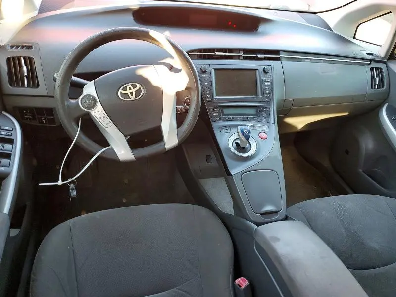 2010 TOYOTA PRIUS III  