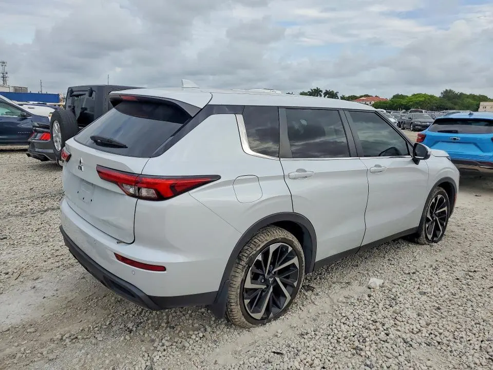 2022 MITSUBISHI OUTLANDER ES  