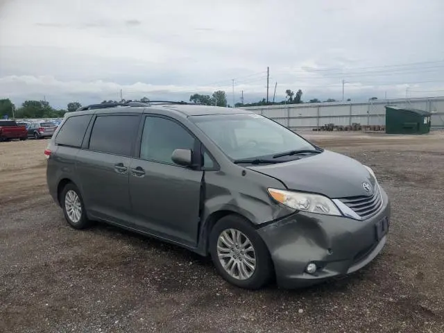2013 TOYOTA SIENNA XLE  