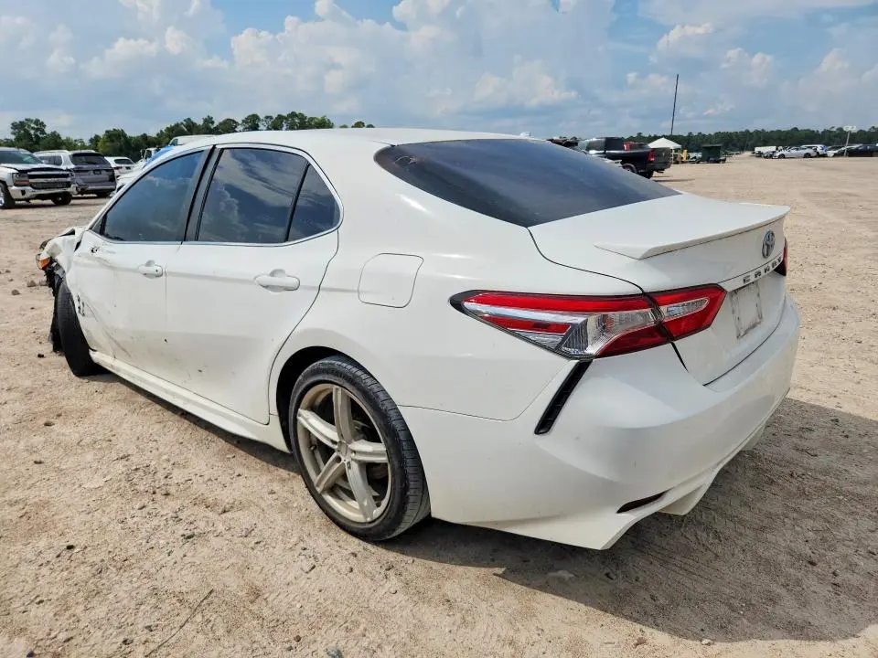 2018 TOYOTA CAMRY SE  