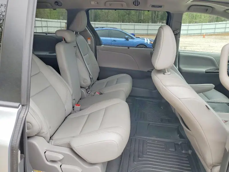 2019 TOYOTA SIENNA XLE 8-PASSENGER  