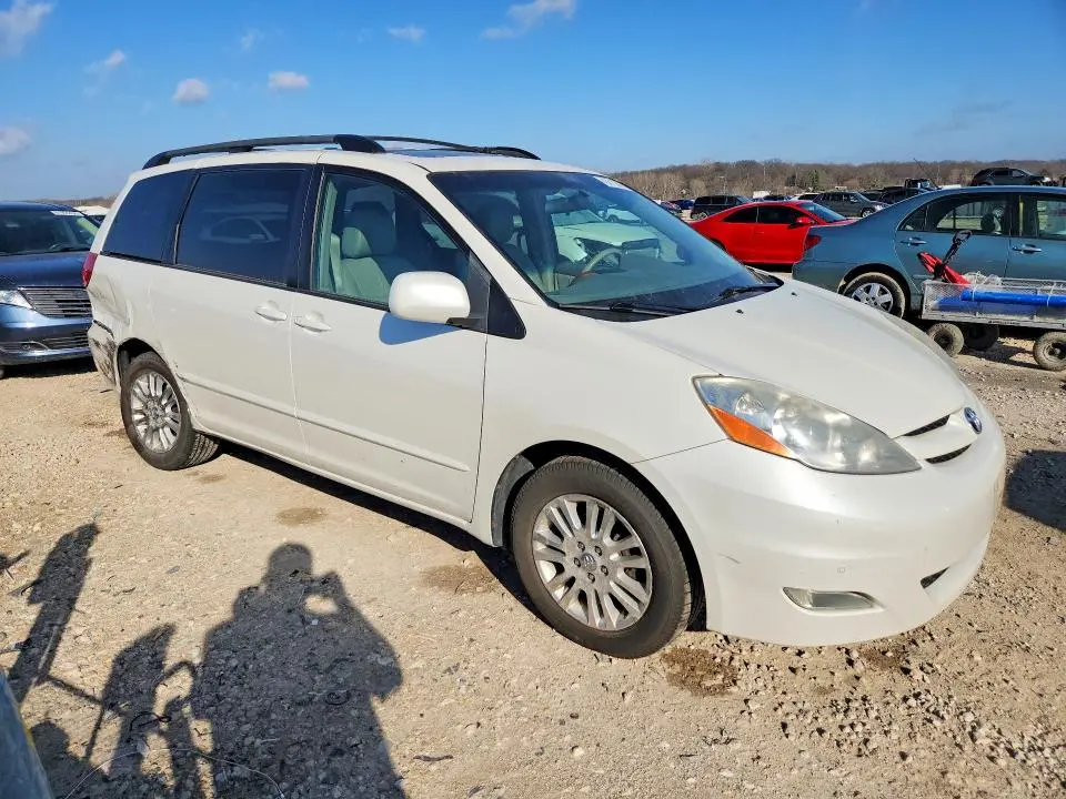 2010 TOYOTA SIENNA XLE  