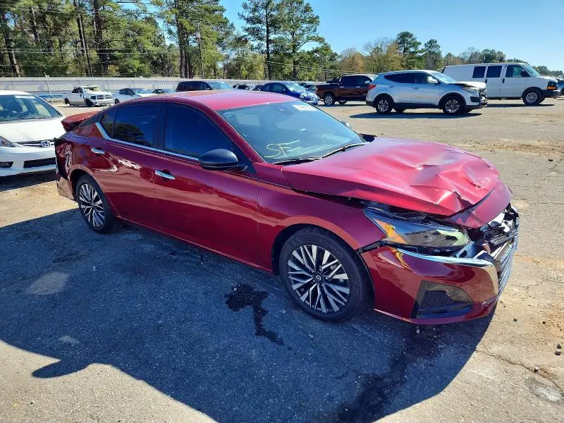 2024 NISSAN ALTIMA SV  