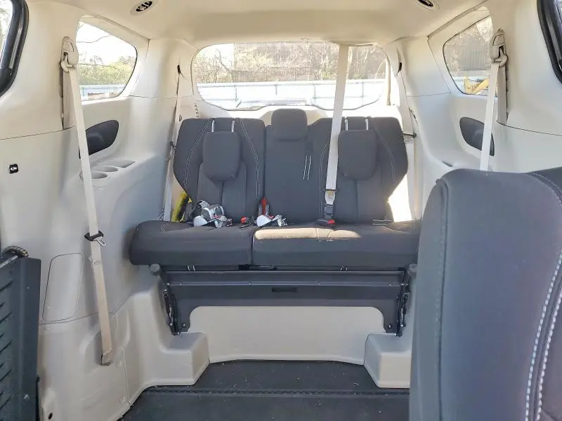 2022 CHRYSLER VOYAGER LX  
