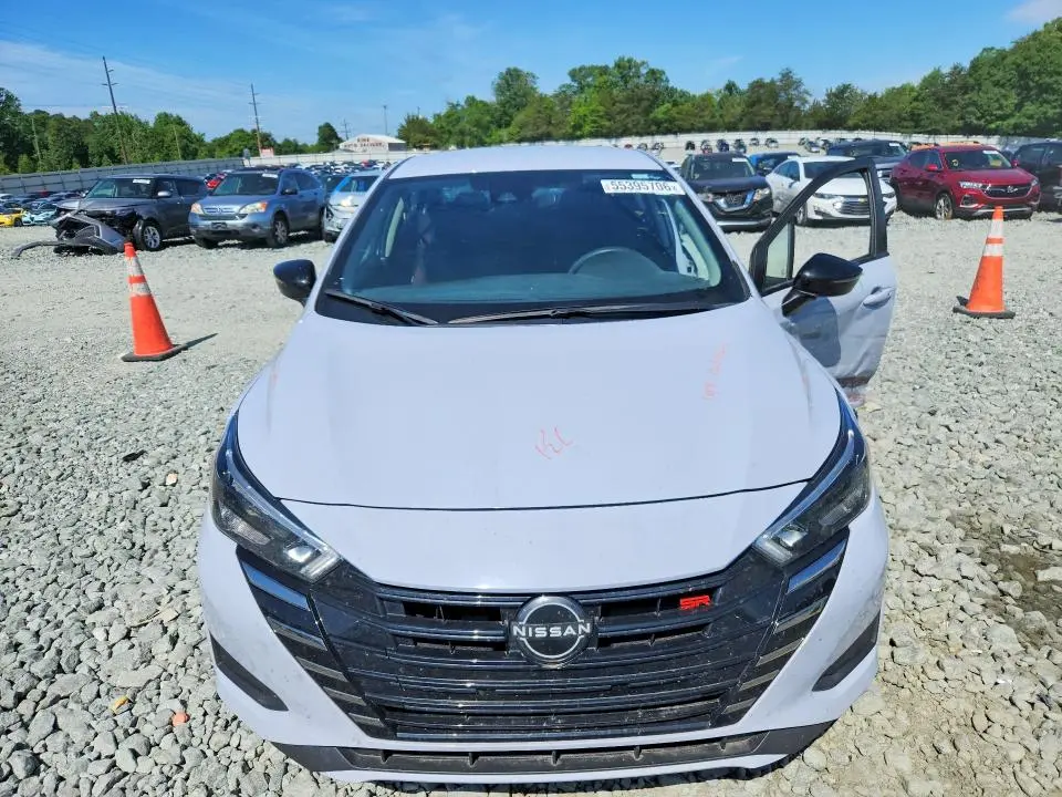 2023 NISSAN VERSA SR  