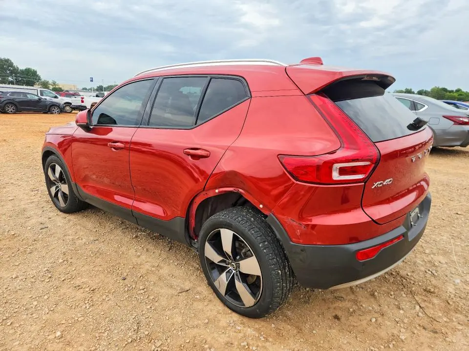 2019 VOLVO XC40 T5 MOMENTUM  