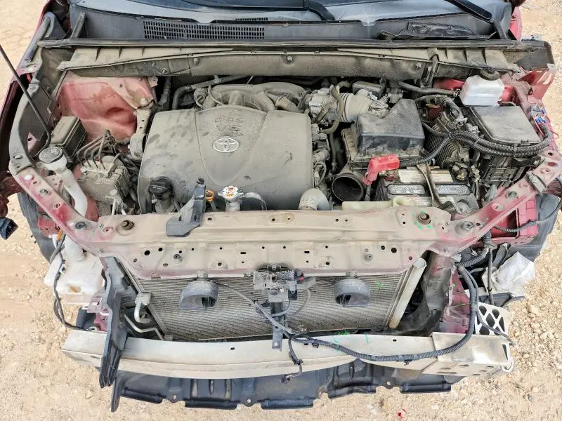 2019 TOYOTA HIGHLANDER SE  
