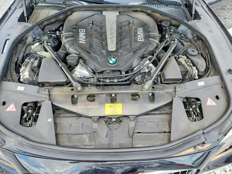 2013 BMW 750 XI  