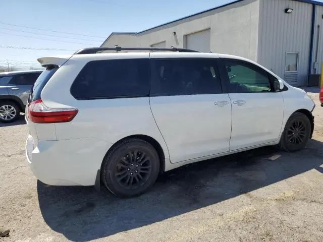 2016 TOYOTA SIENNA XLE  
