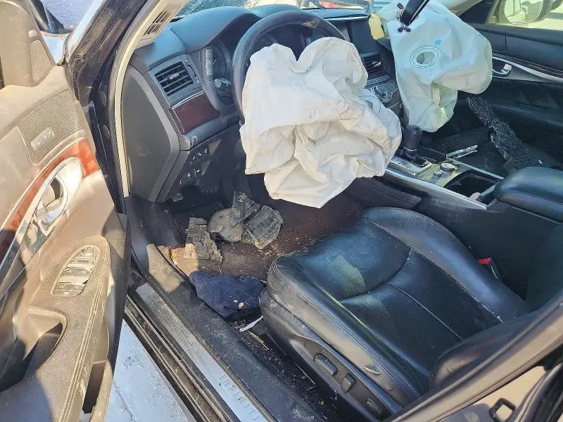 2016 INFINITI Q70 3.7  