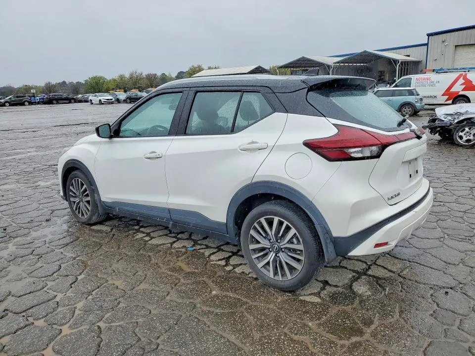 2022 NISSAN KICKS SV  