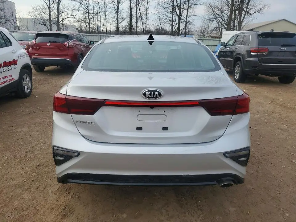 2021 KIA FORTE LXS  