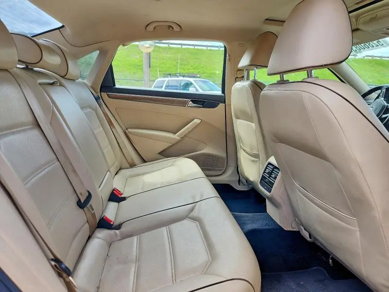 2018 VOLKSWAGEN PASSAT SE  