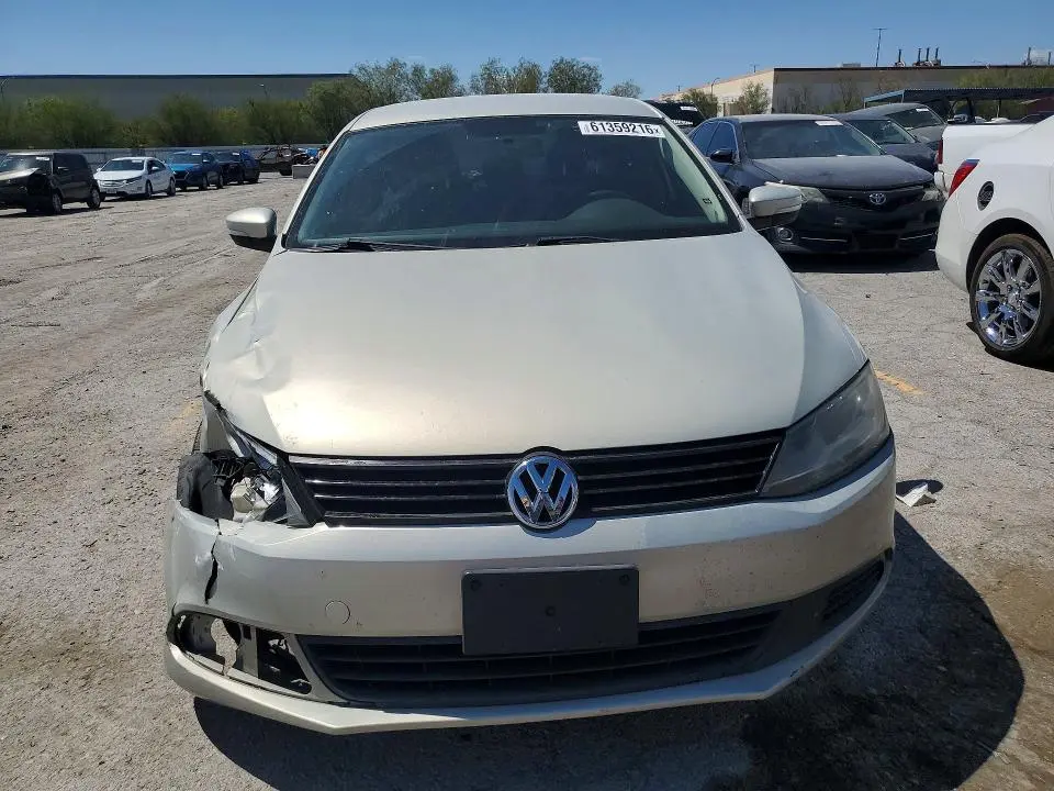 2011 VOLKSWAGEN JETTA SE  