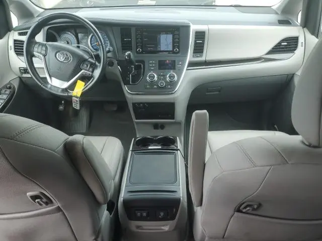 2019 TOYOTA SIENNA XLE  