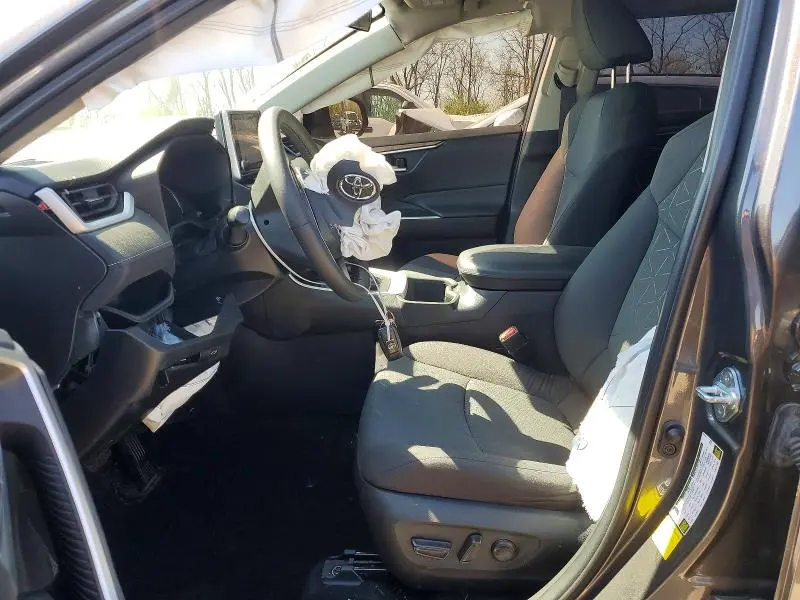 2023 TOYOTA RAV4 XLE  