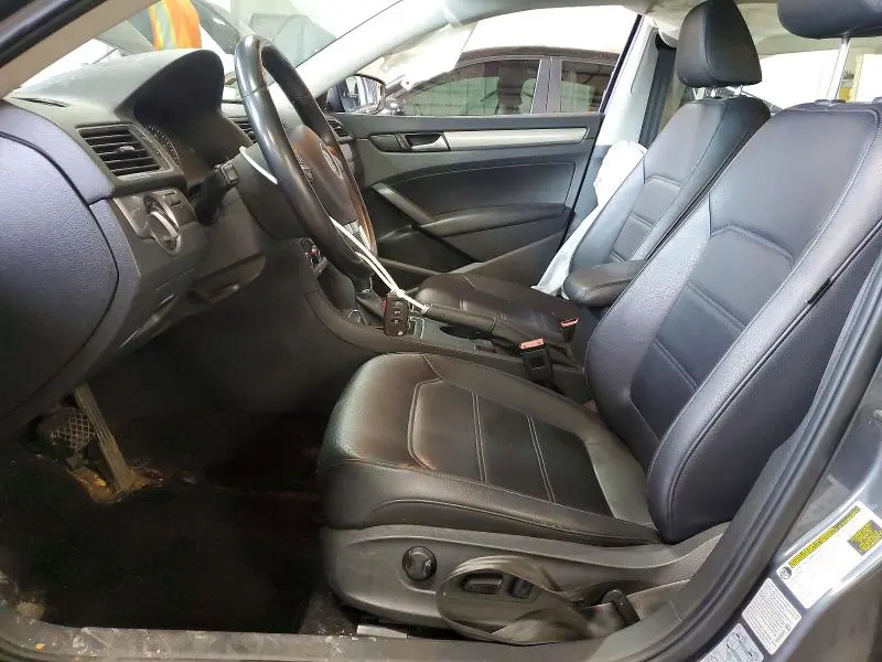 2015 VOLKSWAGEN PASSAT S  