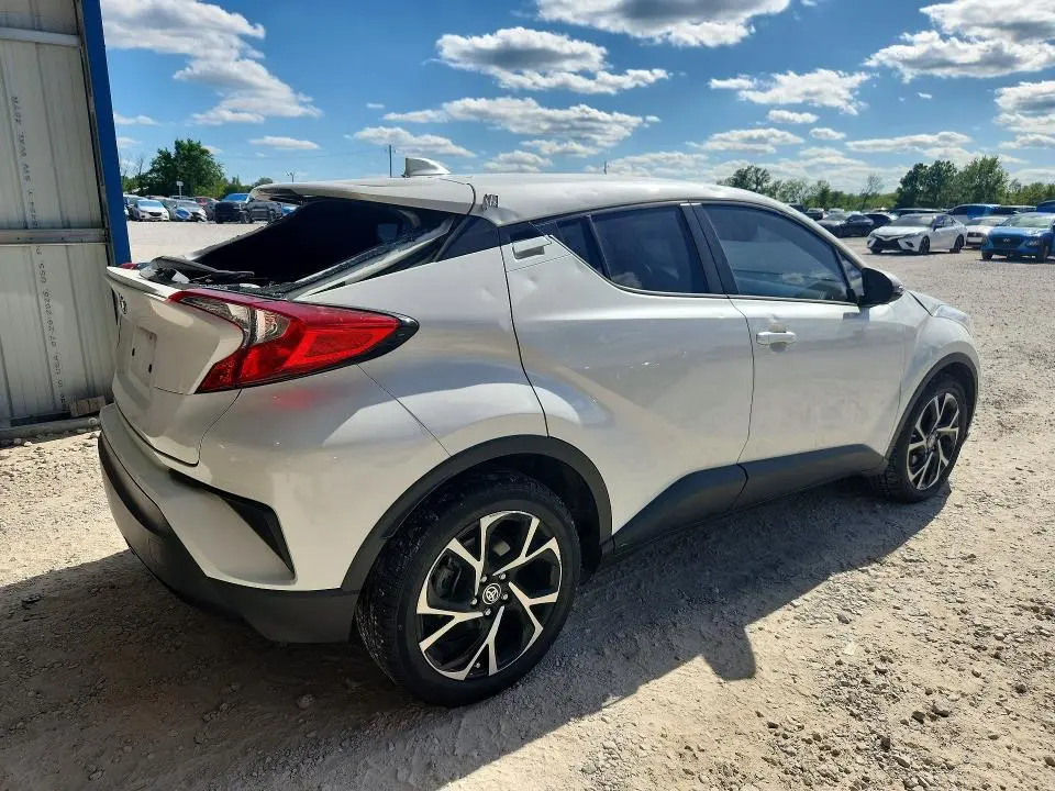 2020 TOYOTA C-HR XLE  