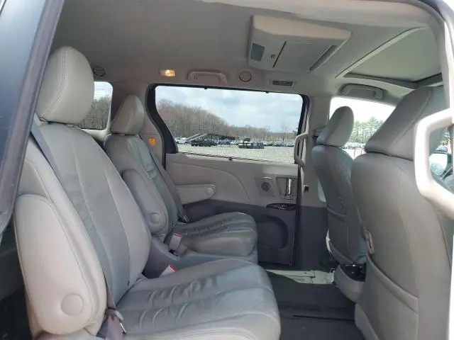 2011 TOYOTA SIENNA XLE