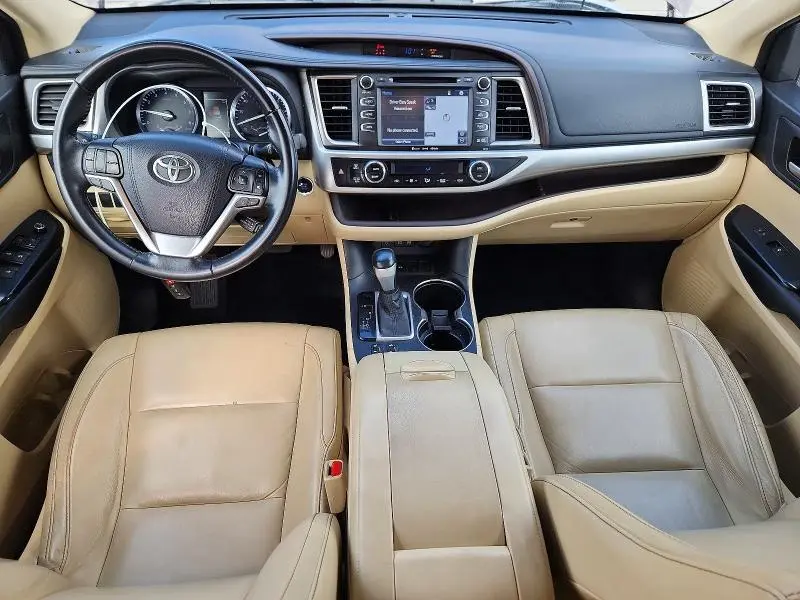 2017 TOYOTA HIGHLANDER SE  