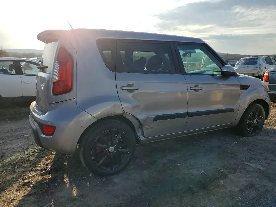 2013 KIA SOUL +  
