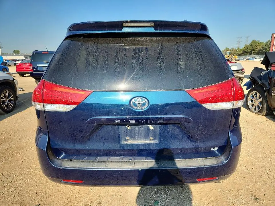 2011 TOYOTA SIENNA LE  