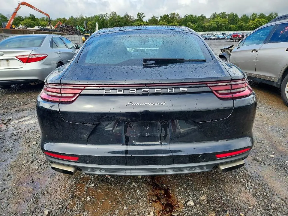 2018 PORSCHE PANAMERA 4  