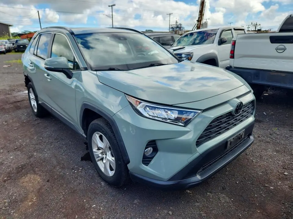 2020 TOYOTA RAV4 XLE  