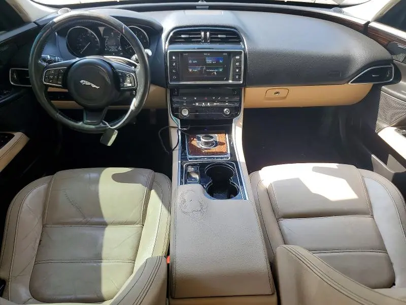2017 JAGUAR XE PRESTIGE  