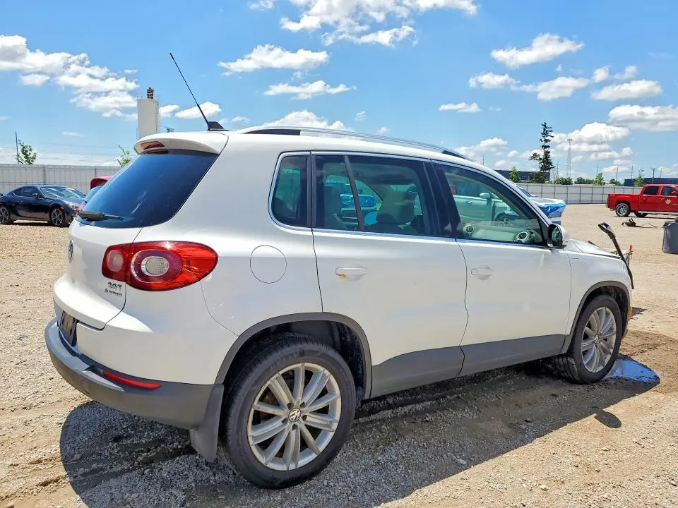 2010 VOLKSWAGEN TIGUAN SE  