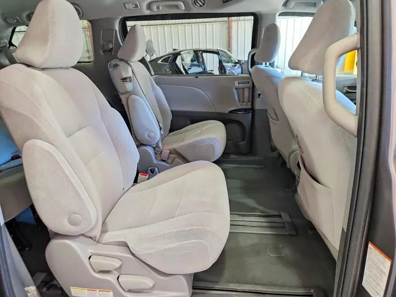 2020 TOYOTA SIENNA LE  