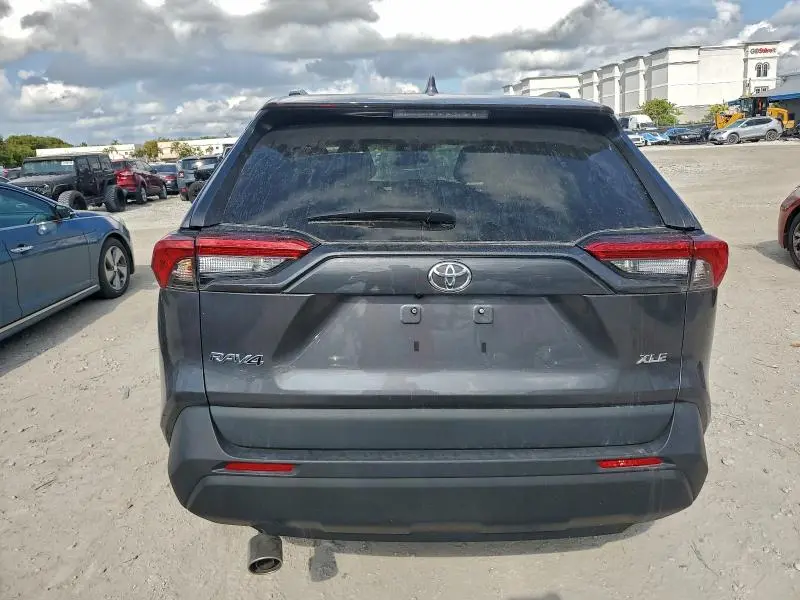 2022 TOYOTA RAV4 XLE  